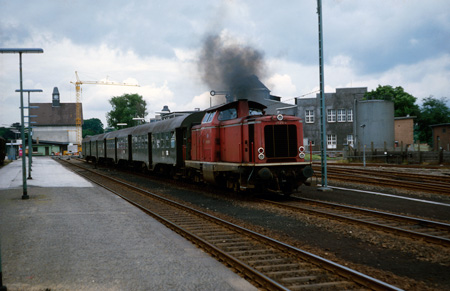 Bf.-Remscheid-Lennep 211-272-0 Richtung B-Born, 1978