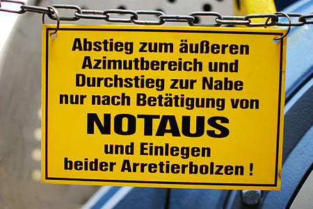 Schild: Abstieg zum äußeren Azimutbereich