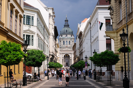 Blick auf die St. Stephan-Basilika in Budapest