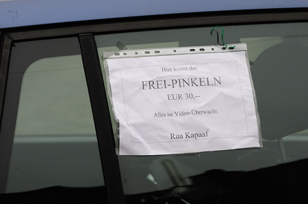 Hier kostet FREI-PINKELN EUR 30,-- 