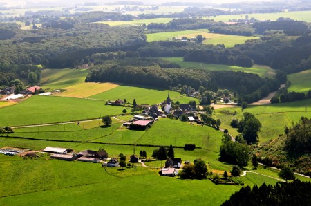 Kirche im Dorf - Luftbild Remlingrade