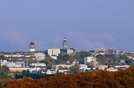 Remscheider Wahrzeichen - Waterbölles und Rathaus auf dem Holscheidsberg