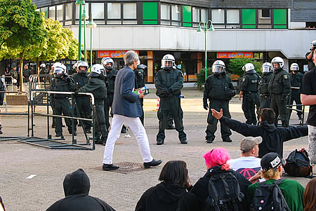 Sitzblockade am Schlossmacherplatz