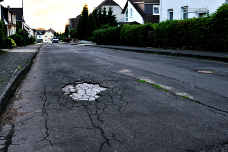 Streetview, heute: Schlaglochspecial! Füllen mit Google Geld?