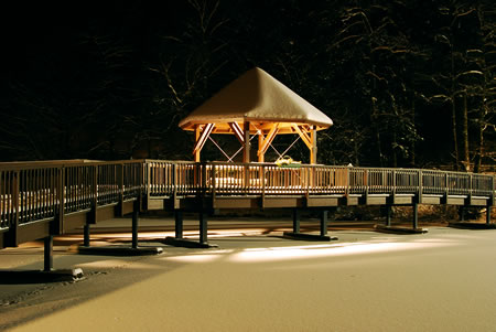 Verschneite neue Uelfebad Brücke