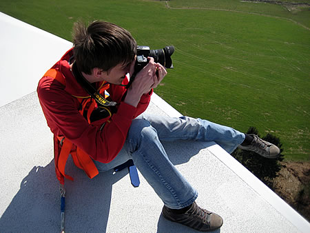 Auf dem Windrad - Am Rande des Abgrunds (Foto: NicOli)